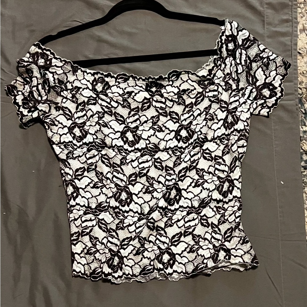 Soft stretch lace with lining top- never worn
